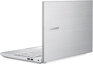 SAMSUNG NB NP300V5A 15.6 LED 1366x768, Core™ i5-2410M Processzor 2.30GHz, 2x2GB, 500GB, nVidia GT 520M, Win 7 HPrem 64bit, 6cell, ezüst
