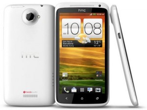 HTC One X fekete és fehér színben