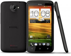 HTC One X fekete és fehér színben
