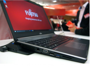 Fujitsu Lifebook E756 15.6 FHD, Intel® Core™ i5 Processzor-6200U, 8GB DDR4, 256GB SS, DOS, ezüst notebook