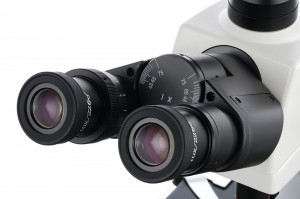Levenhuk MED D45T LCD digitális trinokuláris mikroszkóp