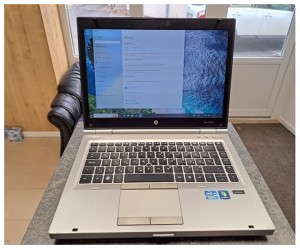 HP Elitebook 8470P 14,1 i5-3320M Processzor, 8GB, 256GB SSD, DVD, CAM, Intel® HD, dokkoló egység, ezüst használt laptop