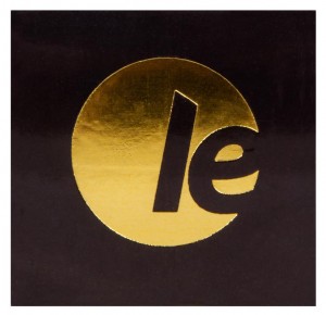 Levenhuk Atom 10–30x30 egyszemes távcső (74096)