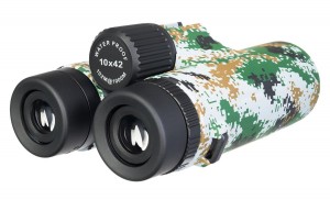 Levenhuk Camo 10x42 kétszemes távcső irányzékkal (Pixel)