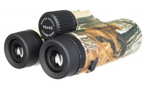 Levenhuk Camo 10x42 kétszemes távcső irányzékkal (Juhar)