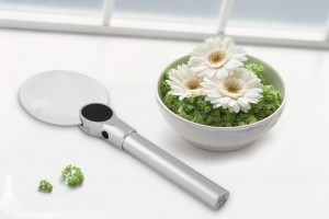 Levenhuk Zeno 400 LED-lámpás nagyító, 2/4x, 88/21 mm, fém