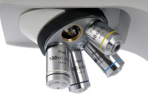 Levenhuk MED D40T Digitális Trinokuláris Mikroszkóp 16 MP kamerával, 40x-1000x (74006)