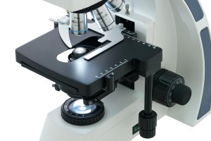 Levenhuk MED D40T Digitális Trinokuláris Mikroszkóp 16 MP kamerával, 40x-1000x (74006)